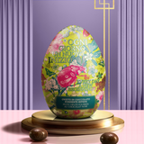 Eierdose mit Eiern, gefüllt mit dunkler Schokolade